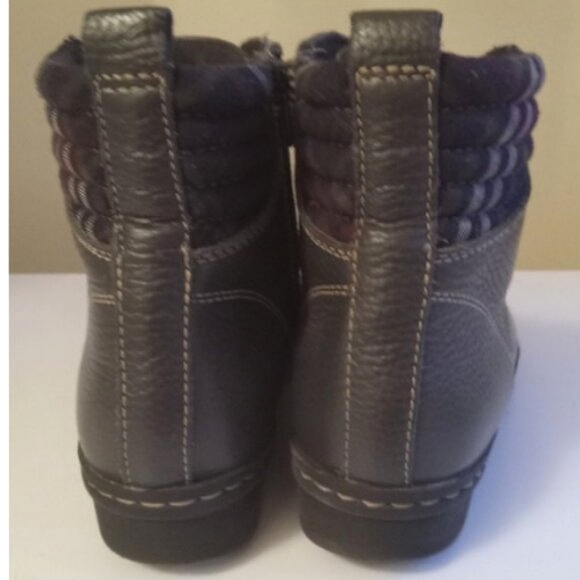 Clarks Boots Size 7 - Picture 4 of 11